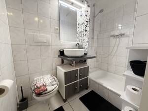 "Kuscheliges Nest" Gemütliches 1-Zimmer-Appartement mit freiem Blick und großer verglaster Ostloggia in München - Oly... – 80809 München – Vorschaubild 7