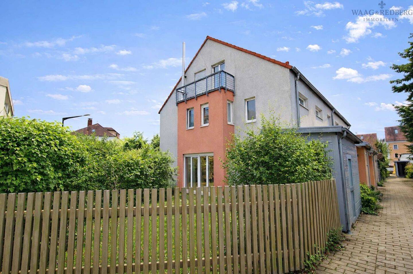 Wohnen auf drei Ebenen - gepflegtes Reihenendhaus mit Garten! – Regensburg – Bild 1 von 7