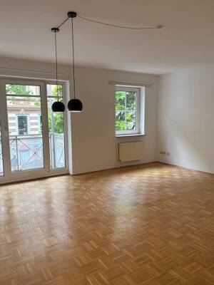 Licht.Lage.Lebensgefühl. Attraktive Wohnung mit Einbauküche, Balkon & Stellplatz
