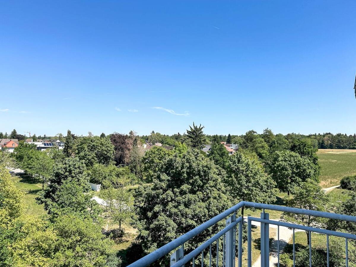 2-Zimmer-Wohnung mit großem Balkon und Blick ins Grüne – 81827 München – Bild 1 von 9