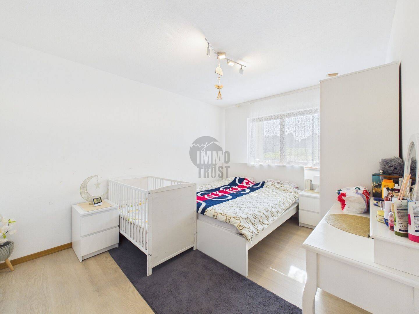 DREIFAMILIENHAUS MIT TEILUNGSERKLÄRUNG - CA. 5 % SOLLRENDITE & 3 GARAGEN! – Straubenhardt – Vorschaubild 7
