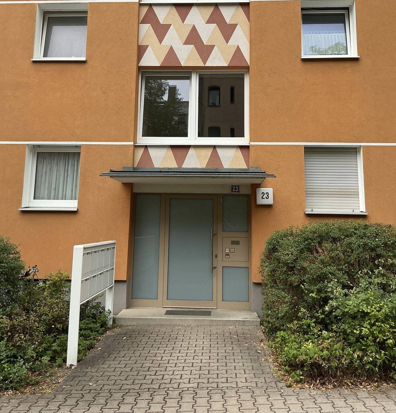 Attraktive 3-Zimmer-Wohnung im 3. OG mit Balkon in begehrter Lage von Nürnberg, St. Johannis! – Nürnberg – Vorschaubild 2