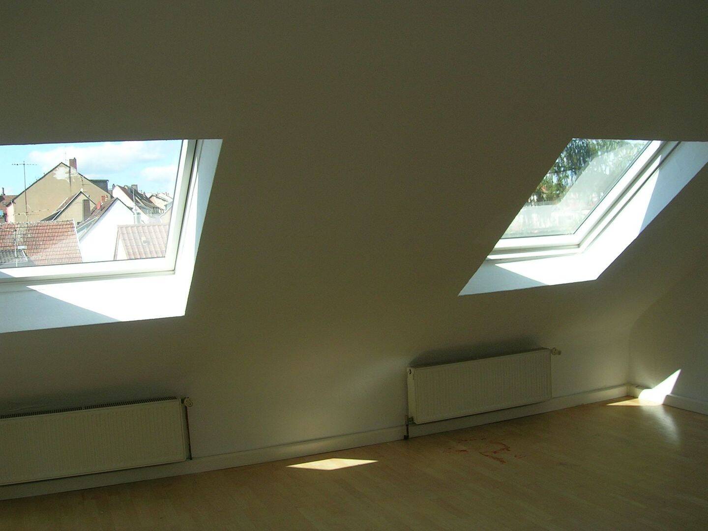 Kleine helle Dachgeschosswohnung nur f. 1 Person