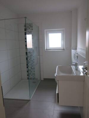 Kampfpreis! Im OG chic Wohnen, mit der Mieteinnahme EG Finanzieren! Neubau, Energieeff. A, Nebengel.,2 Pkw-Stpl., Garten uvam. in Lübeck (Oberbüssau) – 23560 Lübeck – Vorschaubild 9