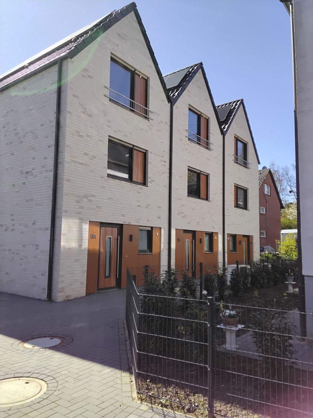 ***BÜSCHER IMMOBILIEN*** Stadthaus - die Alternative zur Eigentumswohnung - mit kleinem Garten & Photovoltaik – KfW-40 Effizienz in MS-Angelmodde