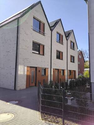 ***BÜSCHER IMMOBILIEN*** Stadthaus - die Alternative zur Eigentumswohnung - mit kleinem Garten & Photovoltaik – KfW-40 Effizienz in MS-Angelmodde