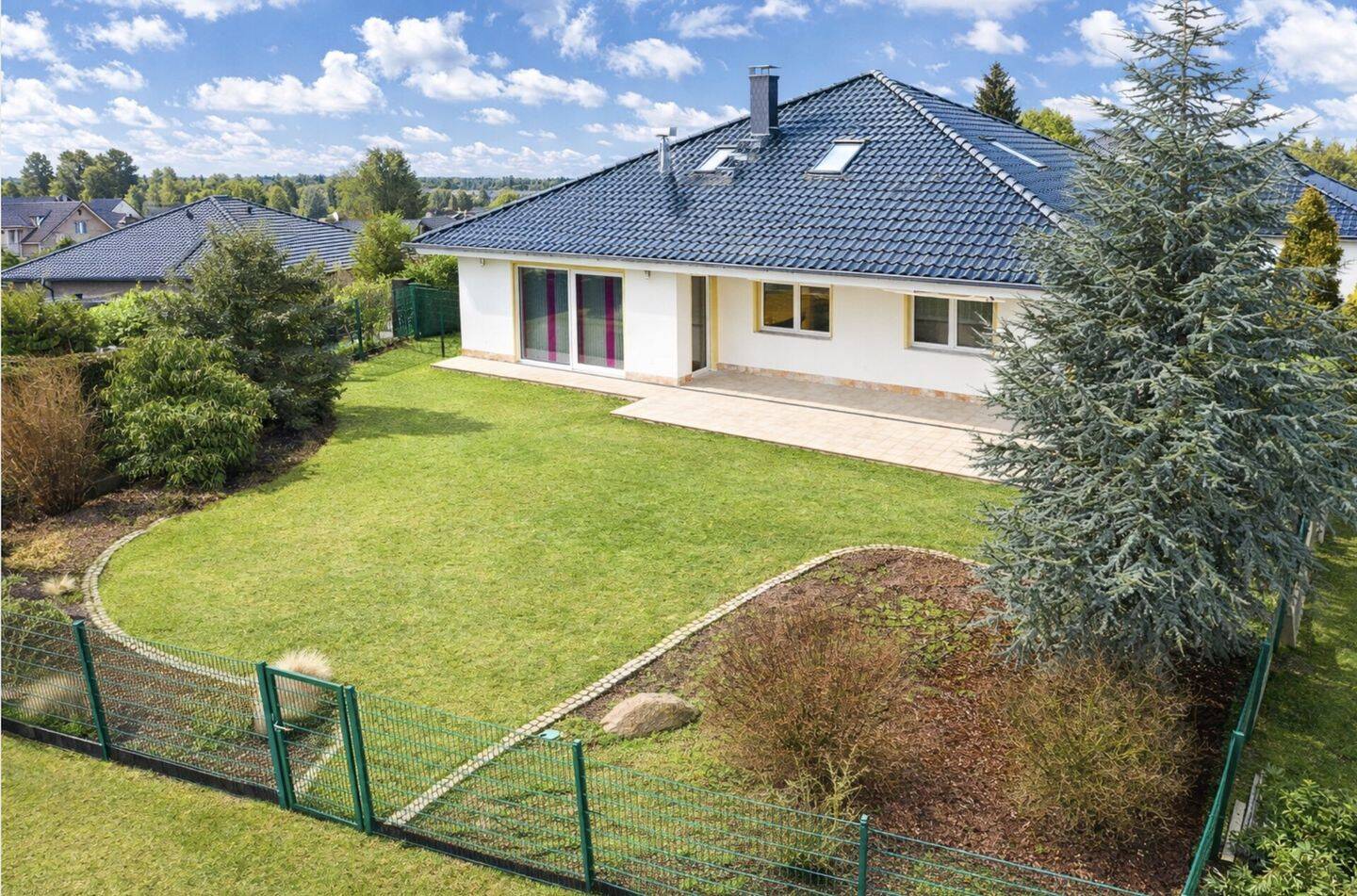 Wandlitz - EFH auf 1.283 Grundstück mit Garten, Terrasse, Garage - nur 500 m zum Wandlitzer See ! – Wandlitz – Bild 1 von 9