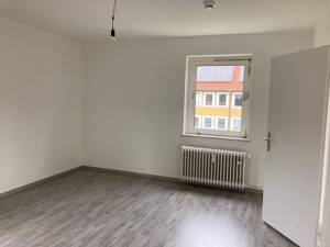 Urban wohnen: Moderne 3-Zimmerwohnung mit optimaler Verkehrsanbindung (Musterbilder) – 38226 Salzgitter – Vorschaubild 2