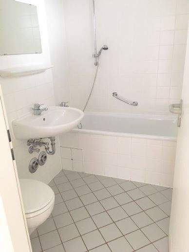 großzügiges und helles Apartment, 1 Raum, mit Wanne und Balkon – Chemnitz – Vorschaubild 4