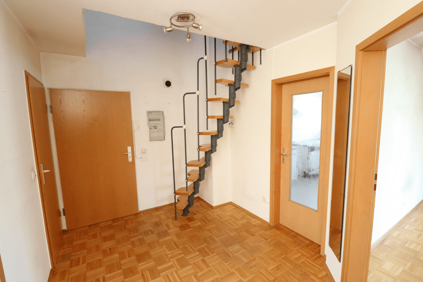 Charmante Dachgeschosswohnung mit Balkon, Garage und zusätzlicher Nutzfläche – Hannover – Vorschaubild 4