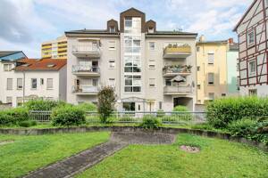 Mitten in der City mit Komfort und kurzen Wegen - charmante ETW mit Balkon & Tiefgarage in Offenbach