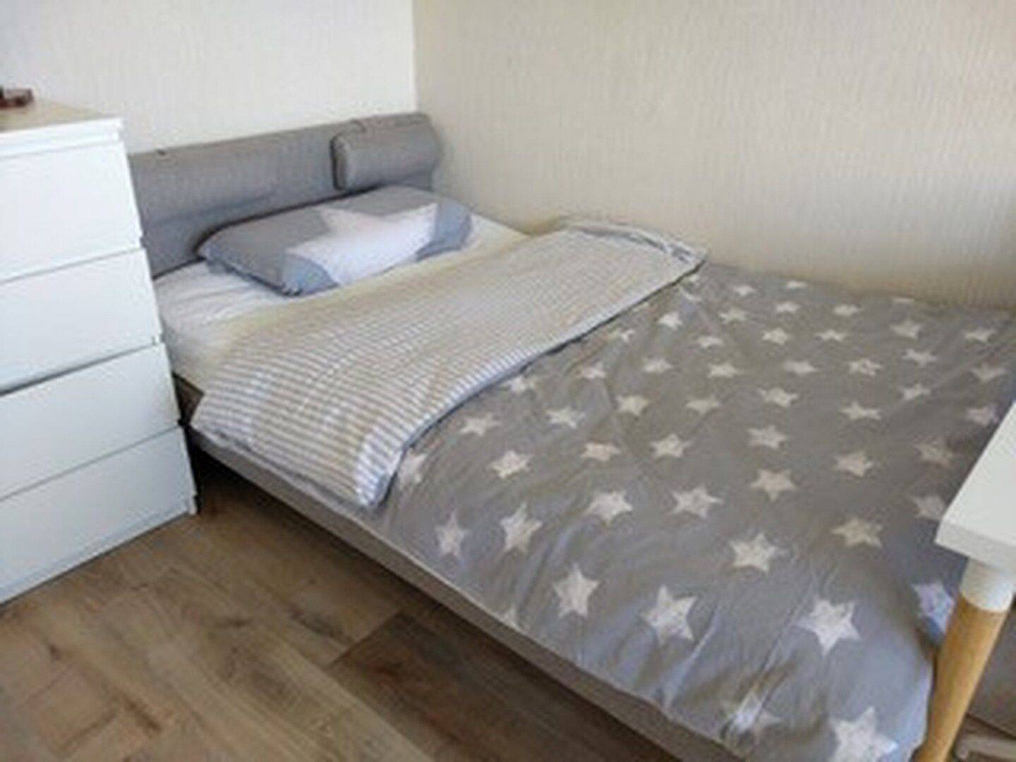 Möblierte super ruhige 1- Zimmer Wohnung (Gebäuderückseite) in Augsburg mit Blick ins Grüne – Augsburg – Vorschaubild 4