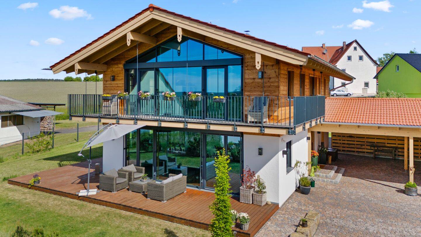 Baujahr 2022! Energieeffizientes Anwesen im Allgäu-Stil mit traumhaftem Grundstück – Schönbrunn im Steigerwald – Vorschaubild 2