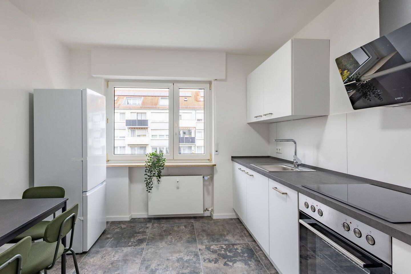 Möbliertes Wohnen: Sanierte 2-Zi.-Wohnung mit Loggia am Fernsehturm – Nürnberg – Vorschaubild 4