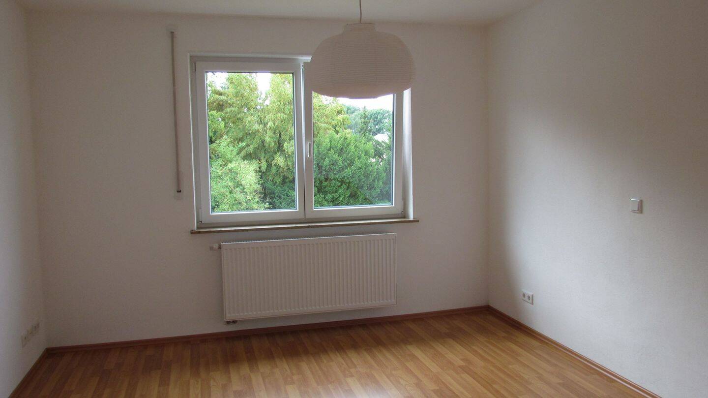 Stilvolle, neuwertige 3-Zimmer-Wohnung mit Balkon und Einbauküche – Ingolstadt – Vorschaubild 2