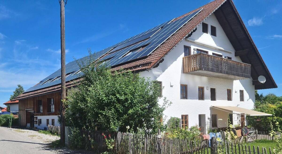 Traumwohnung im Grünen - 8 Zimmer, 3 Bäder, großer Garten, ... – 82386 Oberhausen – Bild 1 von 9
