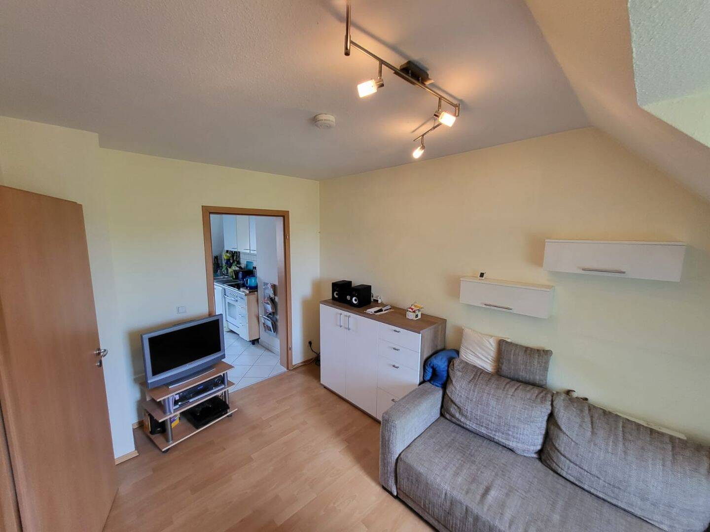 Charmante 2 Zi. DG-Wohnung Mögeldorf – Nürnberg – Vorschaubild 3