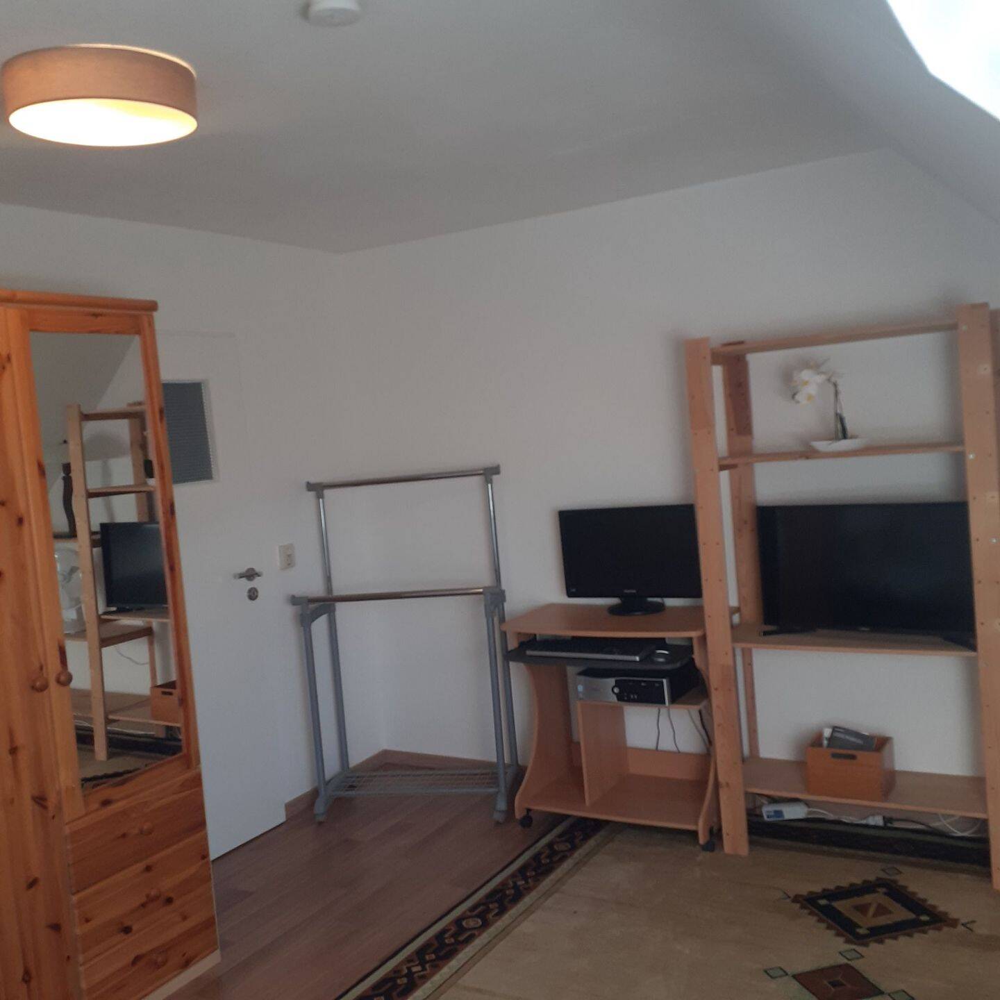 Zeitwohnen Karlsruhe: möbliertes WG-Zimmer, fast eigene Wohnung – Karlsruhe – Vorschaubild 3