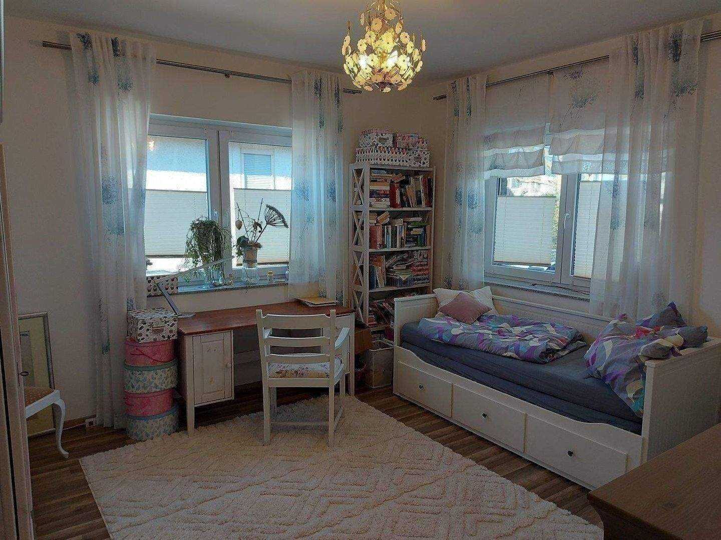 Schöne, große 4 Zimmerwohnung im 1 OG mit Kamin in Paderborn- Schloß Neuhaus, Baujahr 2015 – Paderborn – Vorschaubild 9
