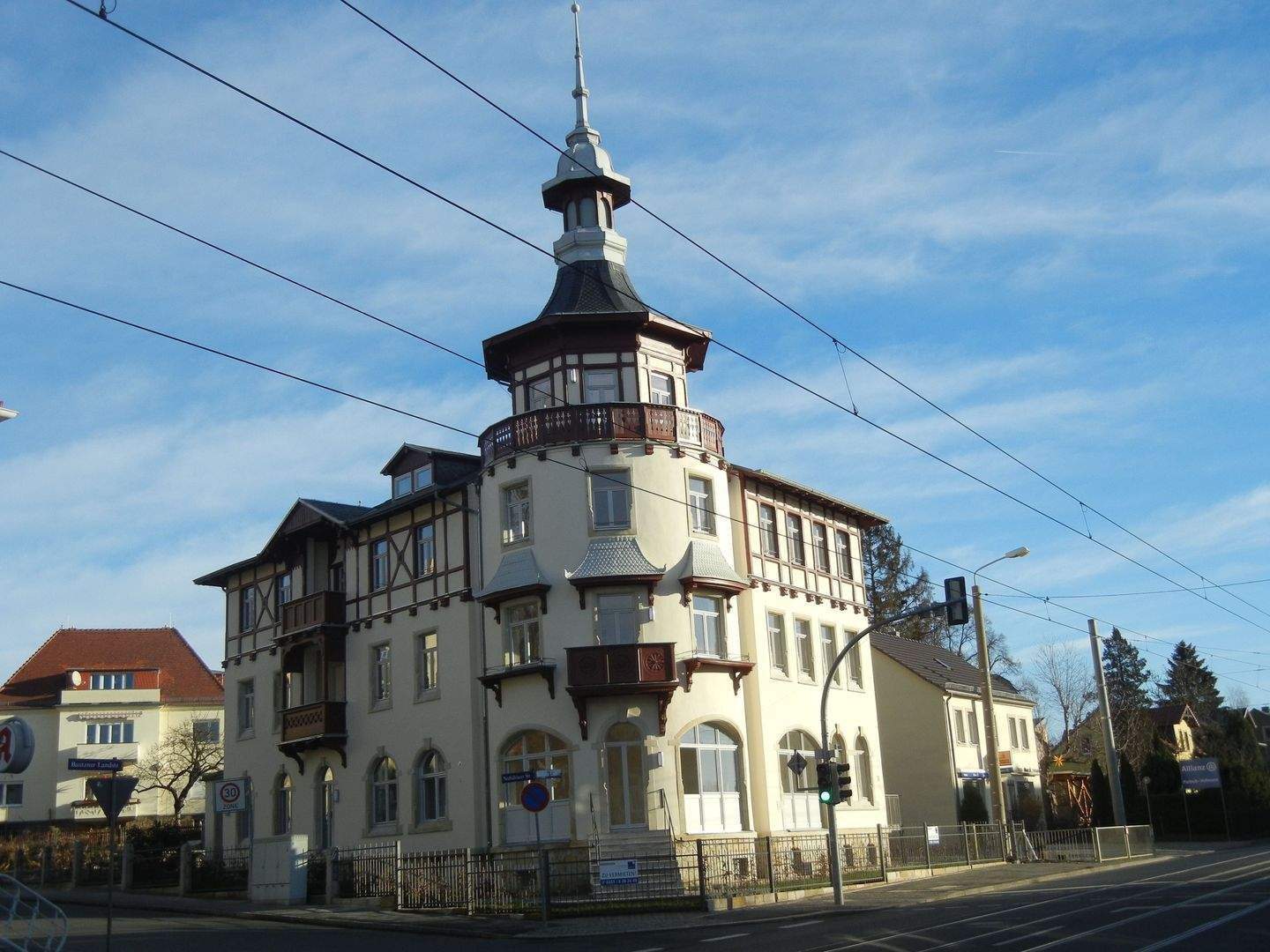 4-Zi. Familienwohnung in repräsentativen Denkmal - Bezug 8/26 möglich