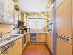Bungalow in bester Lage Altdorfs, eingebettet in viel Grün und mit vielseitigen Ausbaumöglichkeiten! – 90518 Altdorf bei Nürnberg – Vorschaubild 4