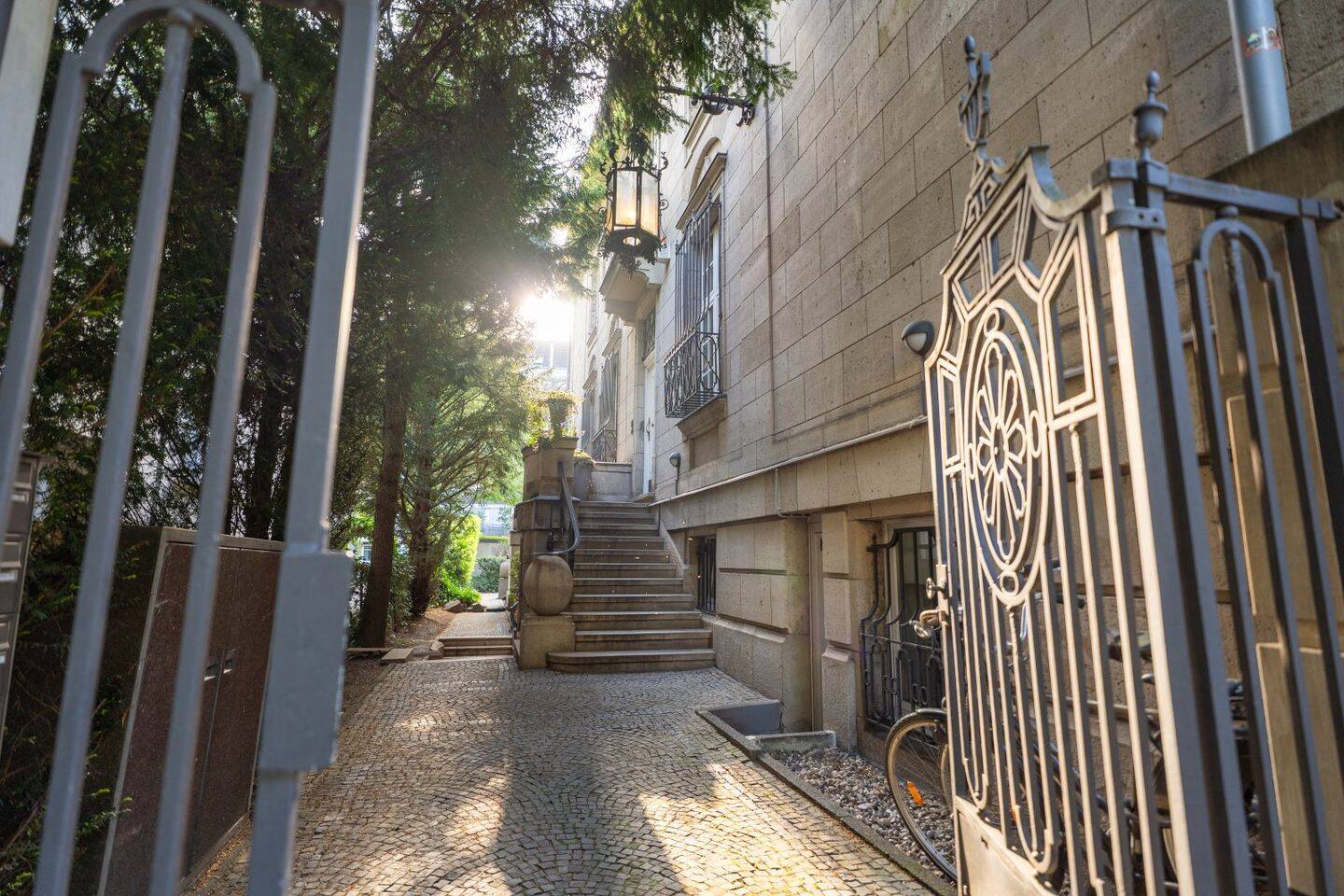 Eigentumswohnung im Stadtpalais in begehrter Lage von Pempelfort – Düsseldorf – Vorschaubild 3