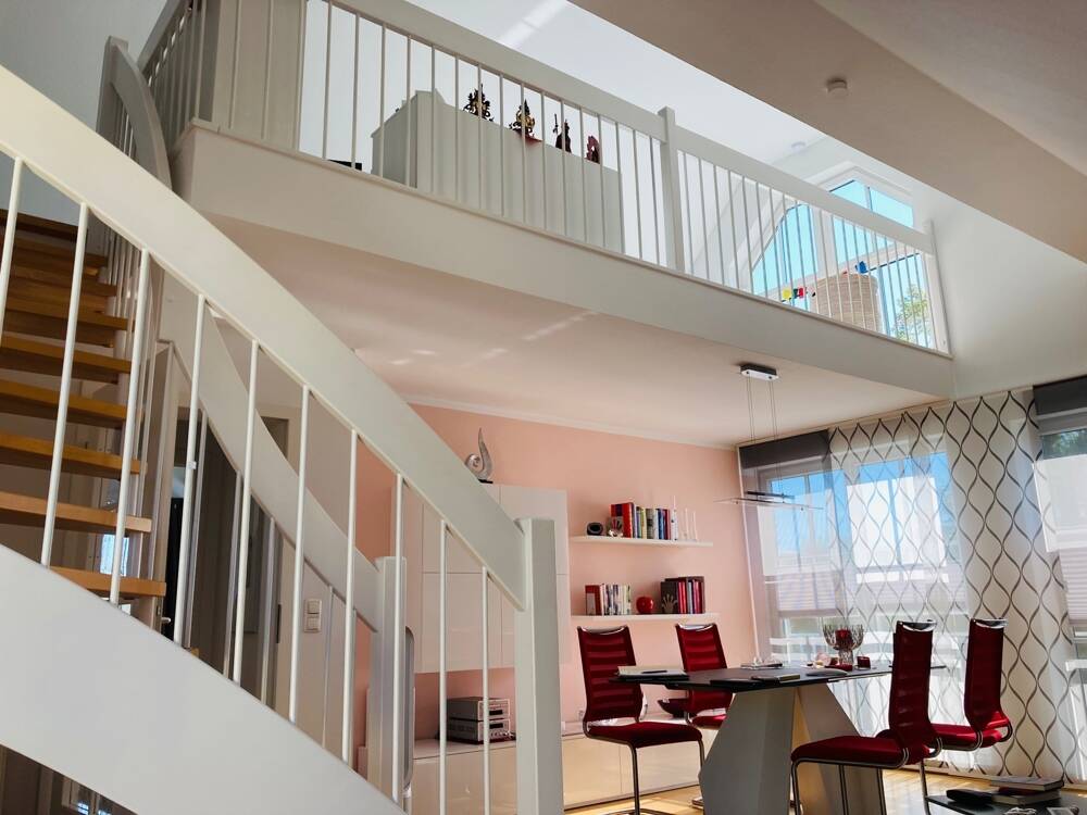 Helle und Freundliche 2-Zi. Wohnung mit Galerie in ruhiger Wohnlage von Hadern!