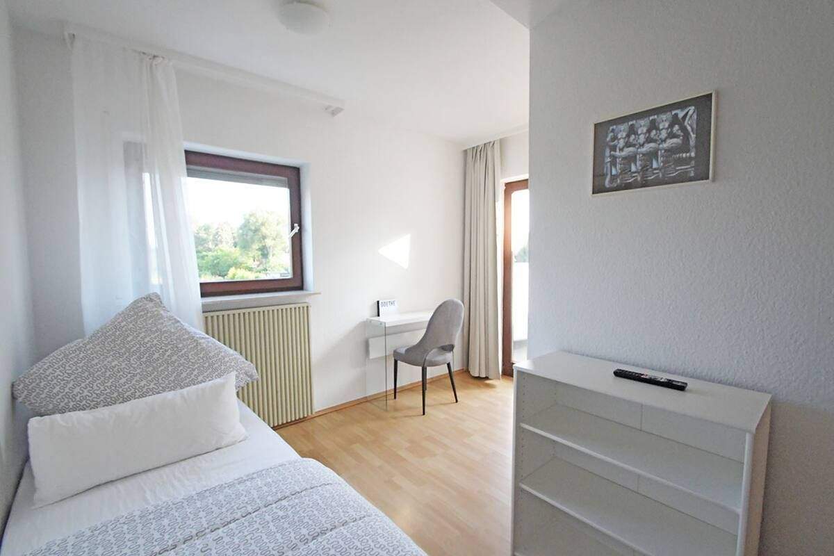 Wahres Raumwunder: Freistehendes Einfamilienhaus mit 8 Schlafzimmern und 5 Bädern in ruhiger Lage – Mörfelden-Walldorf – Vorschaubild 4