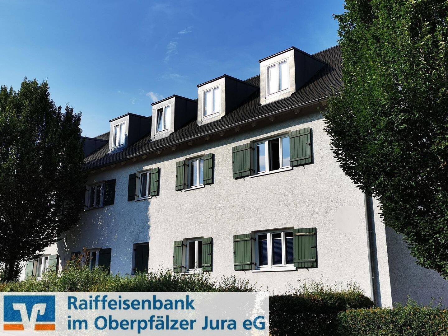 Traumhafte 3-Zimmer-Dachgeschosswohnung in der grünen Mitte mit Panoramablick über Regensburg und eigenem Garten