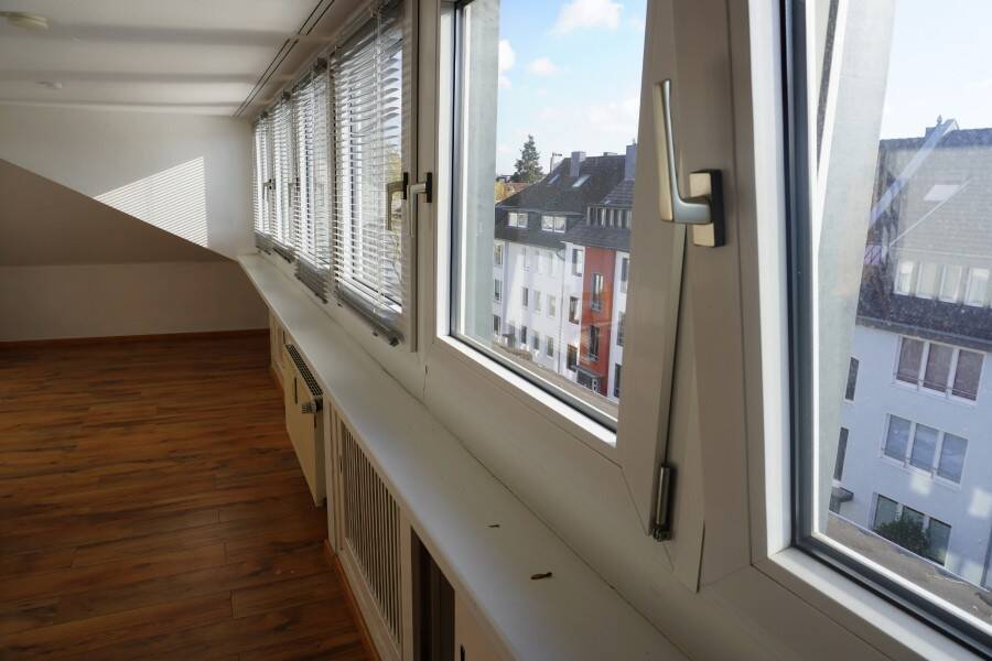 Provisionsfrei* SOFORT FREI! Rhein-nah - 2-Zm Penthouse Oberkassel - renoviert, Klimaanlage Einbauküche 55m² – Düsseldorf – Vorschaubild 7