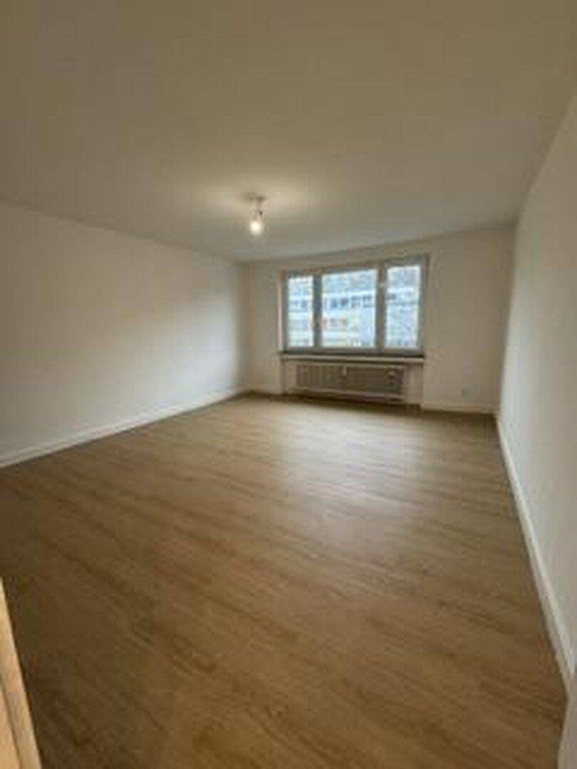 Helle 3 Zimmerwohnung in Hannover Ahlem frisch renoviert mit Einbauküche und KFZ Stellplatz – Hannover – Vorschaubild 5