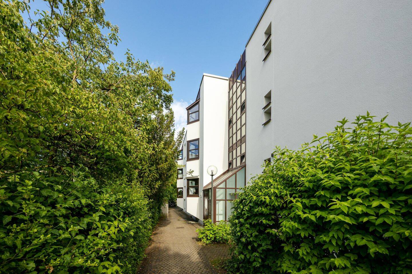 Bezugsfreie 3-Zimmer-Wohnung ohne Aufzug! – München – Vorschaubild 2