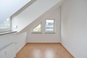 Lichtdurchflutete 4-Zi.-Dachgeschosswohnung mit zwei Dachterrassen – 80807 München – Vorschaubild 4