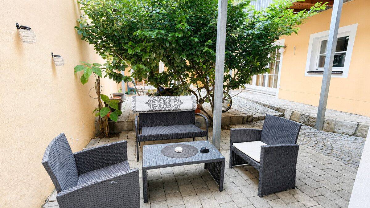 Vermietete 2-Zimmer-Wohnung mit Innenhofterrasse in bester Regensburger Altstadtlage – Regensburg – Vorschaubild 5