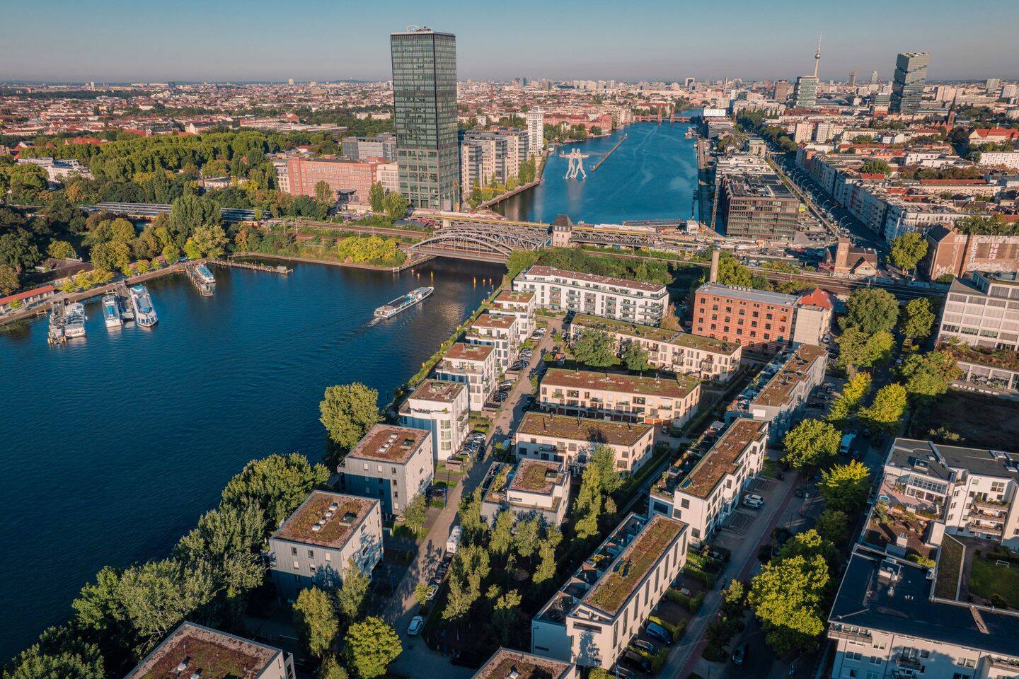 Urban Living direkt an der Spree auf der Halbinsel