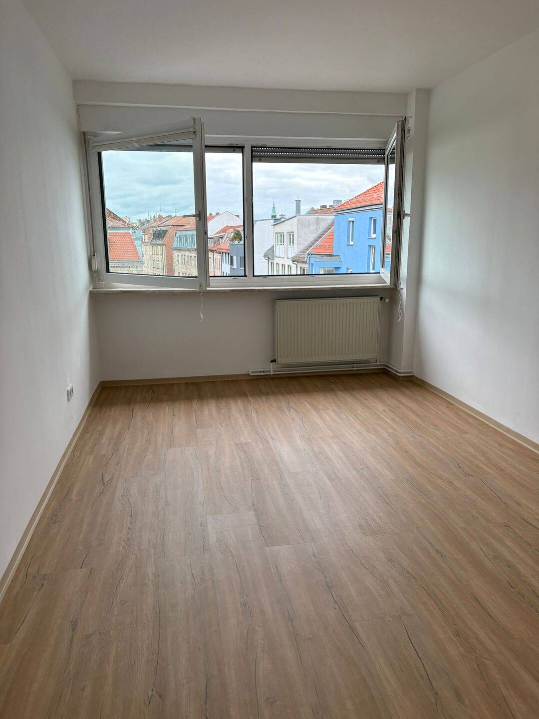 N-Glockenhof, zentrumsnah gelegene, gepflegte 2-ZW in tadellosem Renovierungszustand, mit schönem Balkon, 4.OG. ohne Aufzug!!! – Nürnberg – Vorschaubild 5