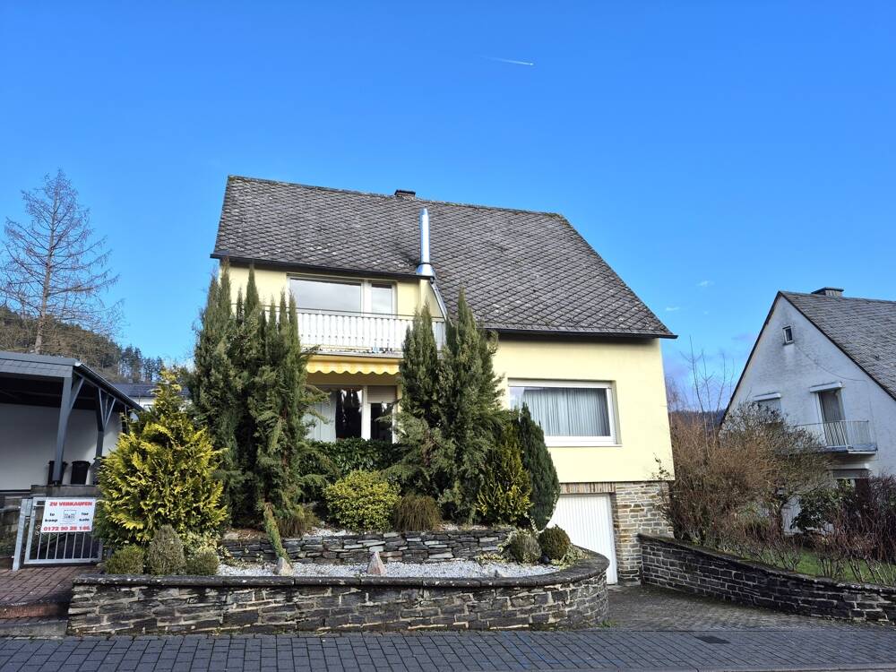 Traben: Großzügiges Raumangebot im Einfamilienhaus mit Garten und Garage in beliebter Wohnlage! – Traben-Trarbach – Bild 1 von 9