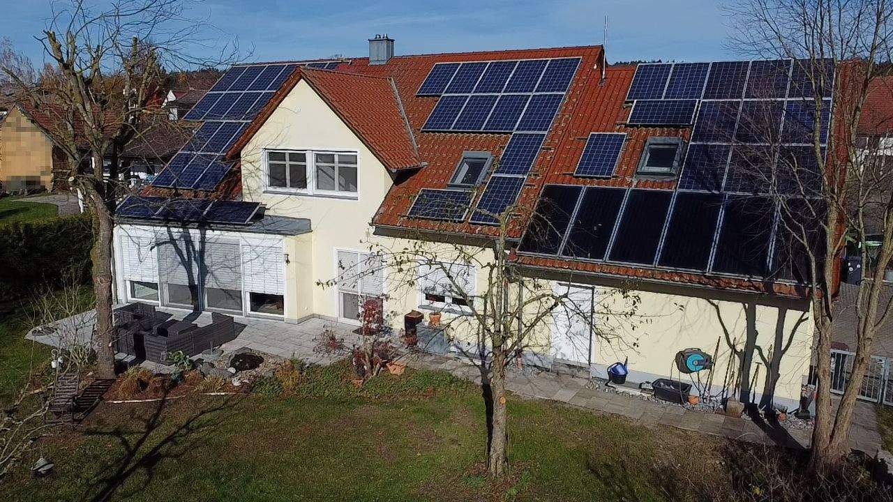 Repräsentatives und exklusives Einfamilienhaus in Aichach-Oberschneitbach! – Aichach – Bild 1 von 9