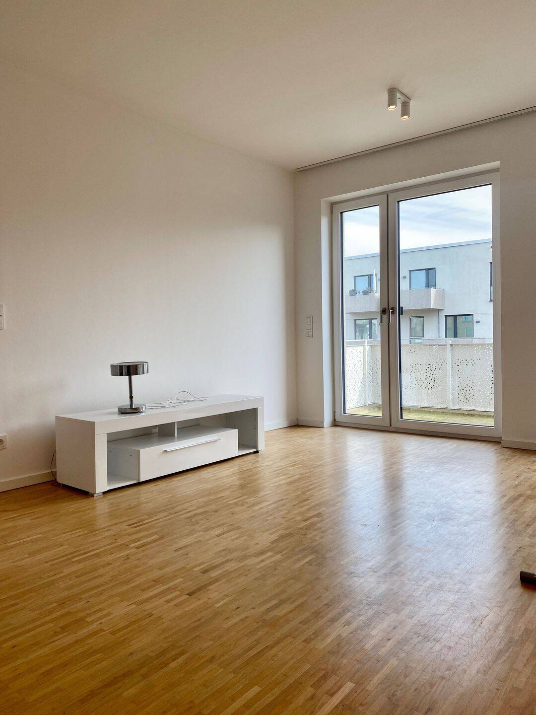 Zwei-Zimmer-Wohnung mit Balkon, Einbauküche und Fahrstuhl! – Osnabrück – Vorschaubild 4