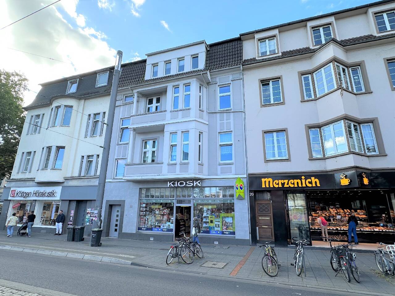 In zentraler Lage von Bonn-Beuel: 3-Parteienhaus mit Ladenlokal