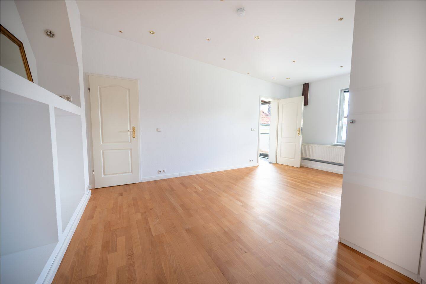 ? Lichtdurchflutetes Penthouse am Tegeler See - 3-Zi-Whg mit 3 Balkonen, EBK & Whirlpoolwanne – Berlin – Vorschaubild 5