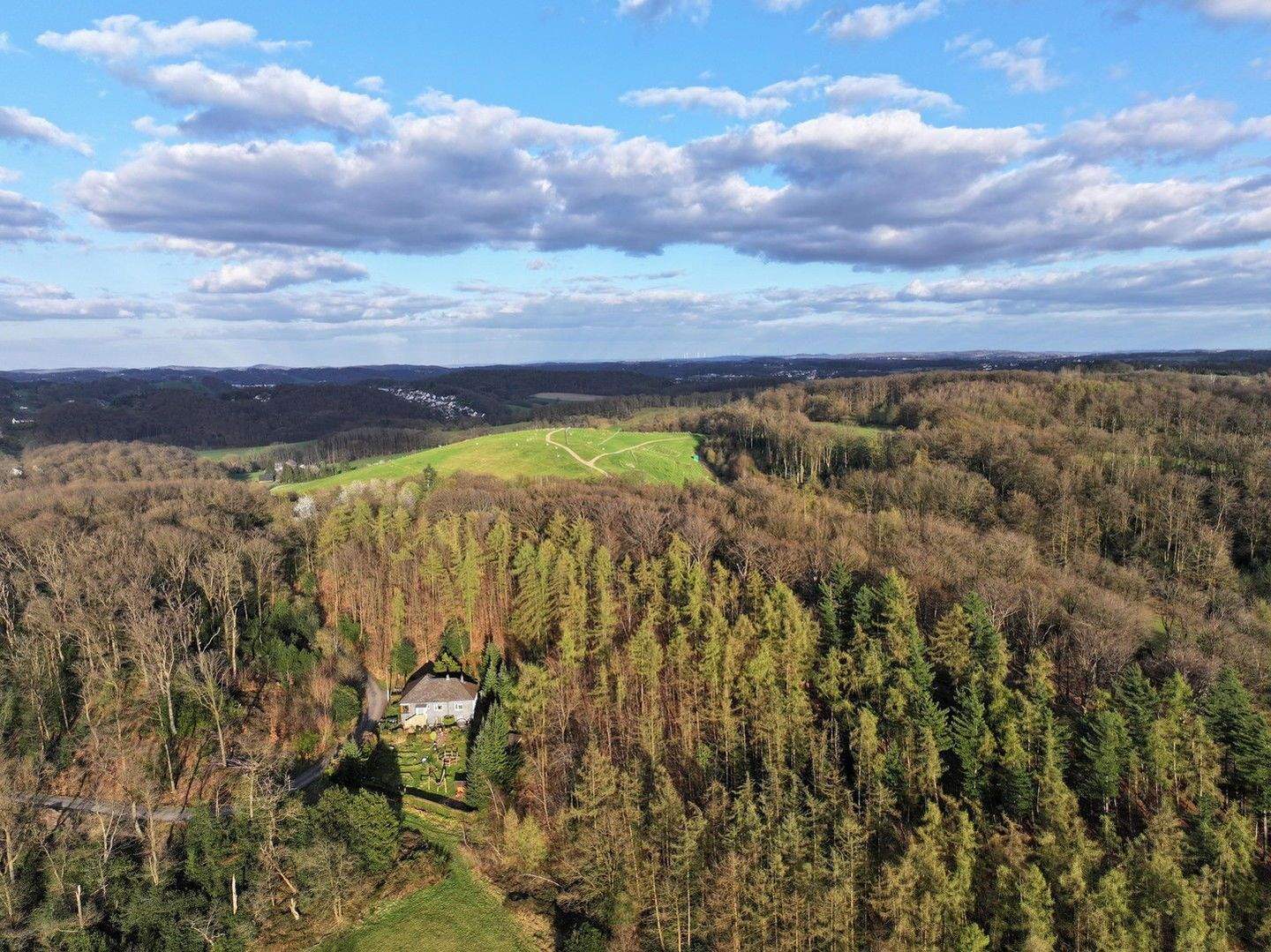 Freistehendes Einfamilienhaus in Alleinlage mit Panoramablick im Wald – Hattingen – Bild 1 von 9
