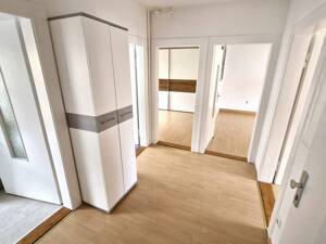 Top Lage zwischen Röthelheimbad und Ohmplatz! Großzügige Doppelhaushälfte mit wunderschönem Garten – 91052 Erlangen – Vorschaubild 2