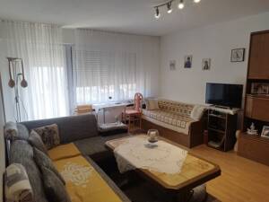 Sonnige 1 Zimmer-Wohnung mit großem, überdachtem Balkon und PKW-Stellplatz, für Kapitalanleger! – 70372 Stuttgart – Vorschaubild 4