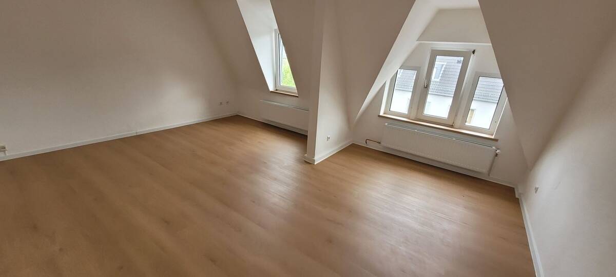 130 qm DG-Wohnung, 4 Zimmer, frisch renoviert. – 44147 Dortmund – Bild 1 von 9