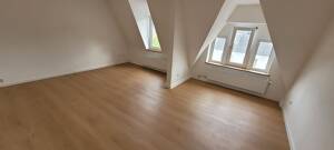 130 qm DG-Wohnung, 4 Zimmer, frisch renoviert.