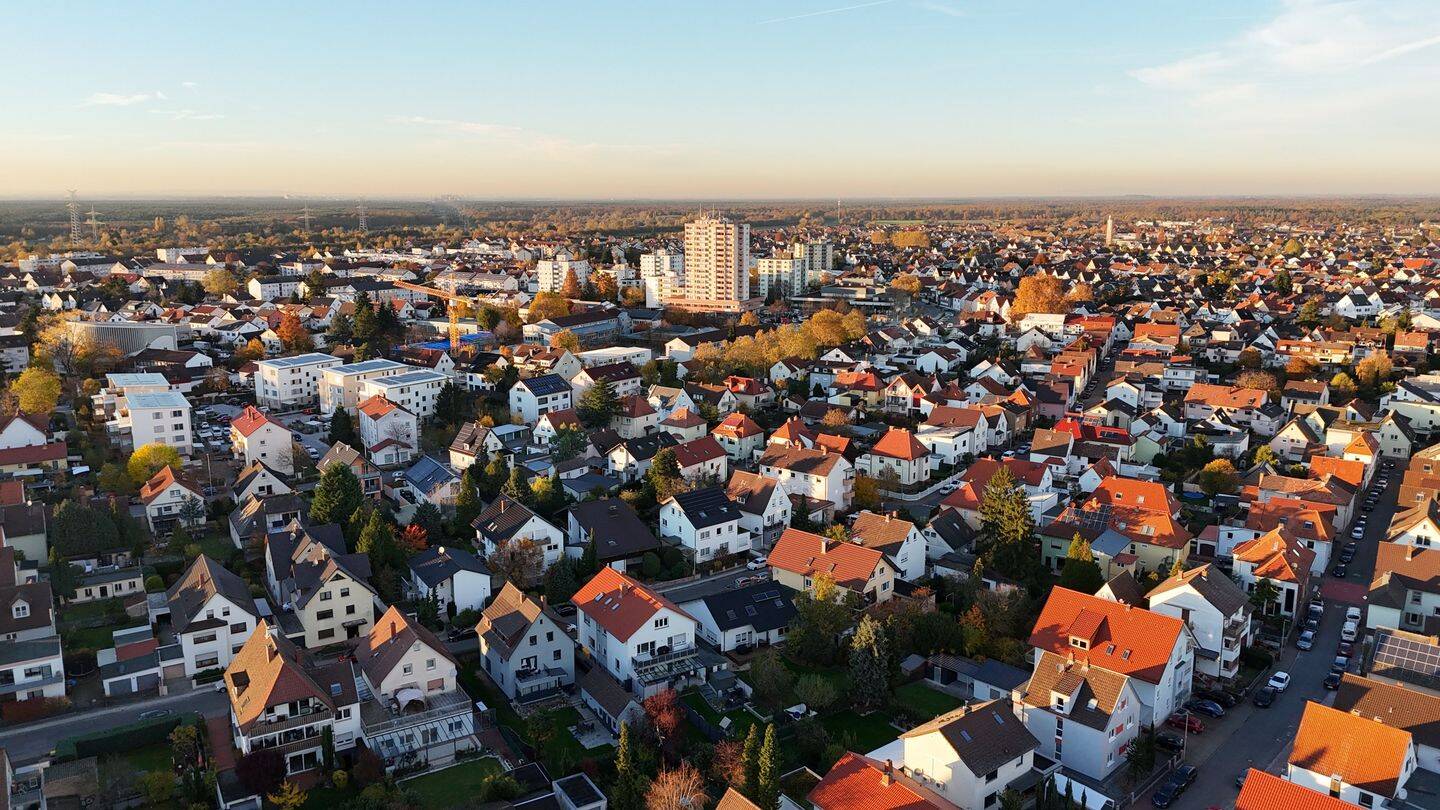Großzügiges Grundstück mit Bungalow! Ideal für Sanierung oder Neubauprojekt! – Viernheim – Bild 1 von 9