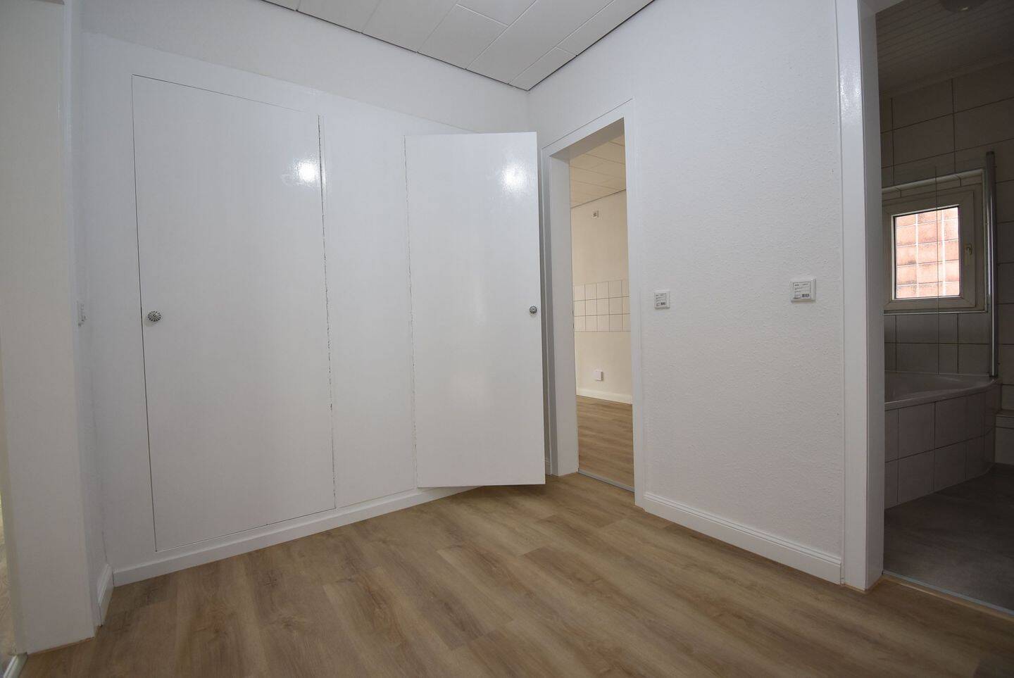 Mit Garten! Renovierte 2,5-Zimmer-Whg in ruhiger Lager – Duisburg – Vorschaubild 3