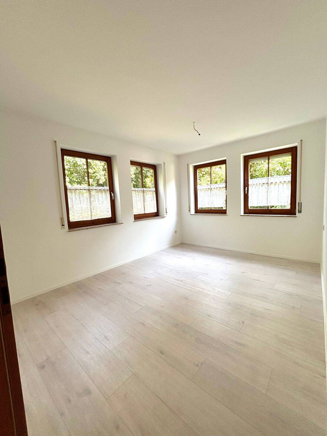 Sehr schöne 3 Zimmerwohnung mit Terrasse und Gartenanteil – Pfullingen – Vorschaubild 6