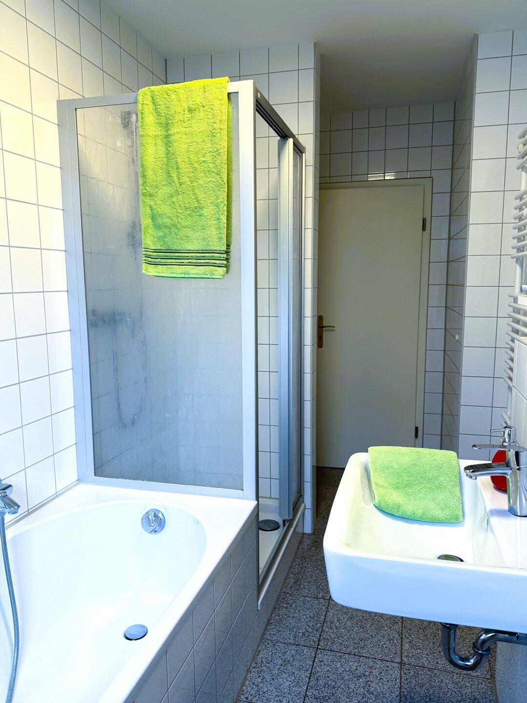 Großzügig geschnitten mit Balkon und Tageslichtbad – Magdeburg – Vorschaubild 5
